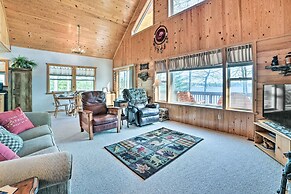 Secluded Lost Lake Cottage w/ Spacious Loft!