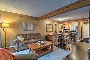 Cozy Bellaire Condo w/ Balcony - 3 Mi to Skiing!