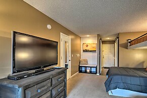 Cozy Bellaire Condo w/ Balcony - 3 Mi to Skiing!