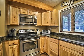 Cozy Bellaire Condo w/ Balcony - 3 Mi to Skiing!