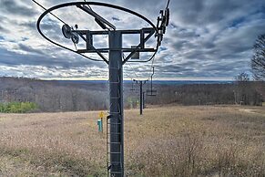 Cozy Bellaire Condo w/ Balcony - 3 Mi to Skiing!