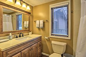 Cozy Bellaire Condo w/ Balcony - 3 Mi to Skiing!