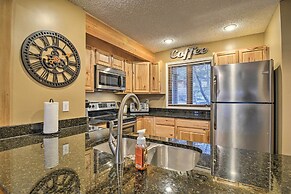 Cozy Bellaire Condo w/ Balcony - 3 Mi to Skiing!