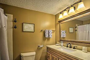 Cozy Bellaire Condo w/ Balcony - 3 Mi to Skiing!