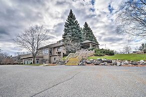 Cozy Bellaire Condo w/ Balcony - 3 Mi to Skiing!
