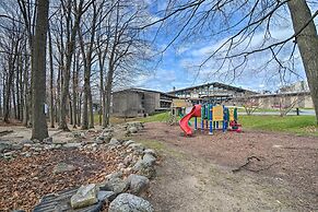 Cozy Bellaire Condo w/ Balcony - 3 Mi to Skiing!