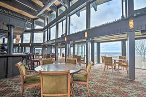 Cozy Bellaire Condo w/ Balcony - 3 Mi to Skiing!