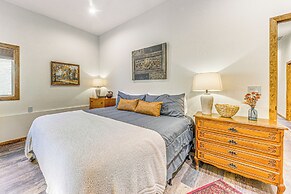 Modern Mtn Home w/ Sports Court, Near Alto Lake!