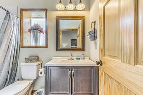 Modern Mtn Home w/ Sports Court, Near Alto Lake!