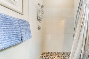 Modern Mtn Home w/ Sports Court, Near Alto Lake!