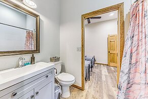 Modern Mtn Home w/ Sports Court, Near Alto Lake!