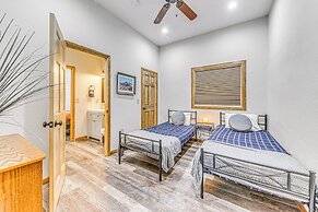 Modern Mtn Home w/ Sports Court, Near Alto Lake!