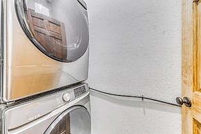 Modern Mtn Home w/ Sports Court, Near Alto Lake!