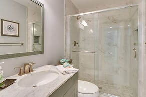 Balcony, Beach & Pool Access: Hilton Head Condo!