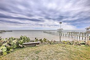 Walk to Coast: Galveston Bay Retreat w/ Grill