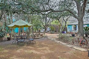 Walk to Coast: Galveston Bay Retreat w/ Grill