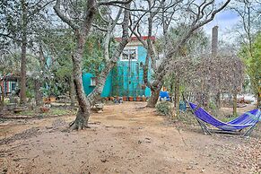 Walk to Coast: Galveston Bay Retreat w/ Grill