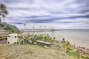 Walk to Coast: Galveston Bay Retreat w/ Grill