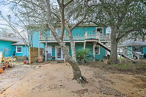 Walk to Coast: Galveston Bay Retreat w/ Grill