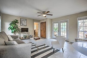 Walk to Coast: Galveston Bay Retreat w/ Grill