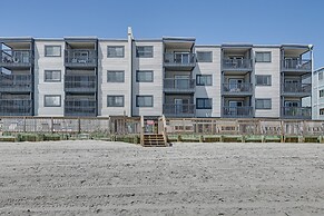 Coastal Condo on Beach w/ Community Pool Access!