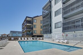 Coastal Condo on Beach w/ Community Pool Access!