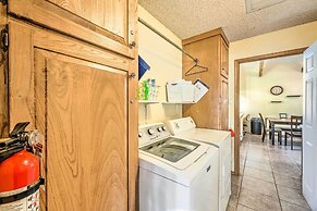 Quiet Ruidoso Getaway ~ 18 Mi to Ski Apache!