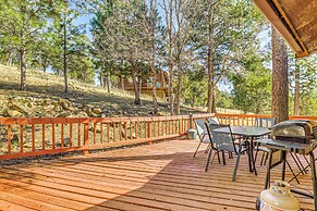 Quiet Ruidoso Getaway ~ 18 Mi to Ski Apache!