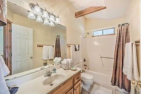 Quiet Ruidoso Getaway ~ 18 Mi to Ski Apache!