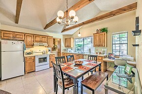 Quiet Ruidoso Getaway ~ 18 Mi to Ski Apache!