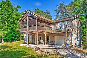 Charming Getaway w/ Lake Cumberland Views!