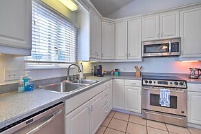 Southport Condo With Fire Pit, Deck & Private Pool