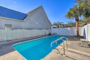 Southport Condo With Fire Pit, Deck & Private Pool