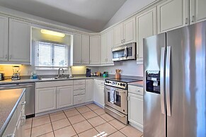 Southport Condo With Fire Pit, Deck & Private Pool