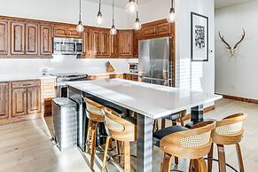 Mountain-view Condo in the Heart of Edwards!