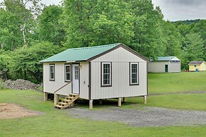 Quiet Country Escape: Fire Pit, Fish On-site!
