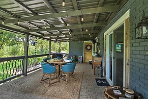 Chic Family-friendly Home With Outdoor Oasis!