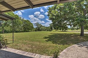 Chic Family-friendly Home With Outdoor Oasis!