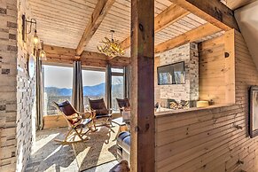 Luxe Blue Ridge Mountain Retreat w/ Sauna + Creek!