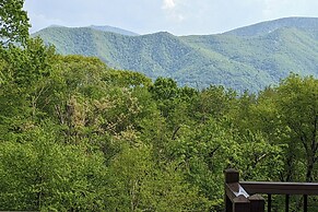 Luxe Blue Ridge Mountain Retreat w/ Sauna + Creek!