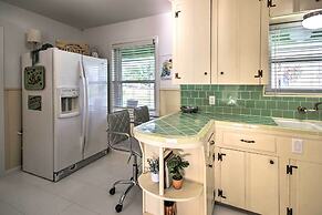 Lovely Tomball Home < 1 Mi to Dtwn + Pool Access!