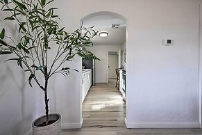 Modern Kanab Cottage w/ View < 1 Mi to Hiking!