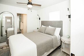 Modern Kanab Cottage w/ View < 1 Mi to Hiking!