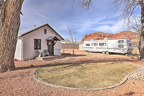 Modern Kanab Cottage w/ View < 1 Mi to Hiking!
