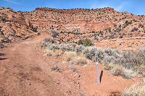 Modern Kanab Cottage w/ View < 1 Mi to Hiking!