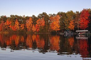 Pet-friendly New Auburn Apt w/ On-site Lake!