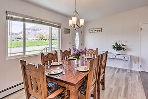 Picturesque Palisade Home: Mt Garfield Views!