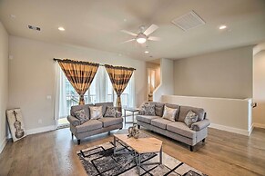 Bright & Spacious Houston Townhome: Near Dtwn