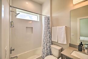 Bright & Spacious Houston Townhome: Near Dtwn
