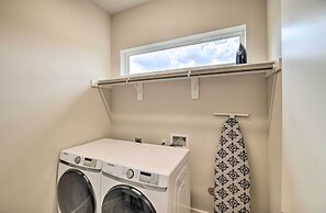 Bright & Spacious Houston Townhome: Near Dtwn